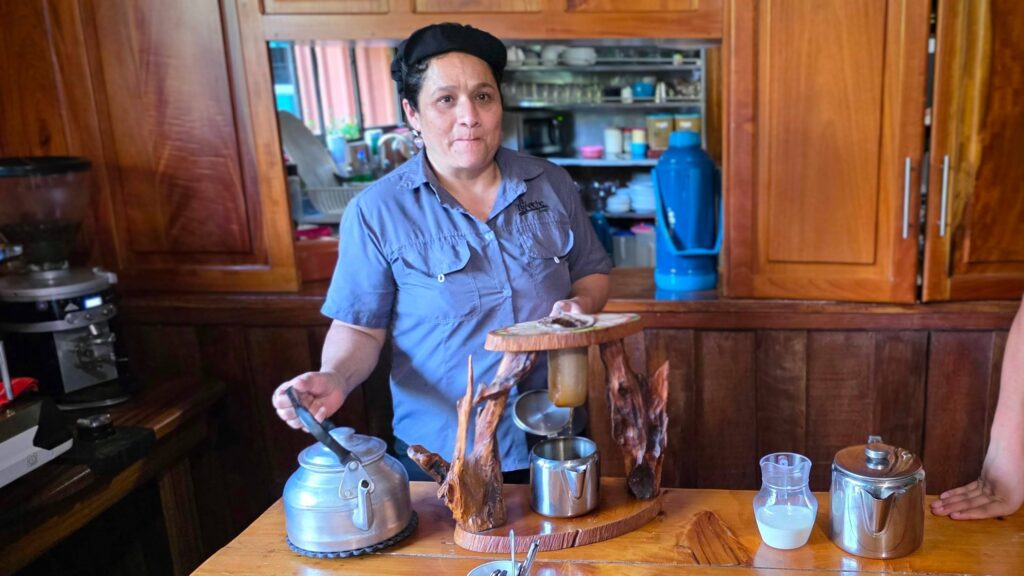 Costa Rican lady - Cooking classes in Costa Rica